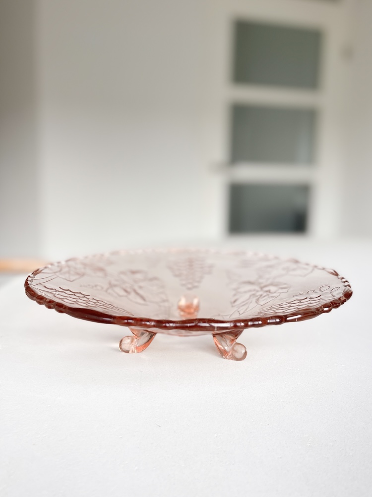 Art deco roze glazen schaal op pootjes